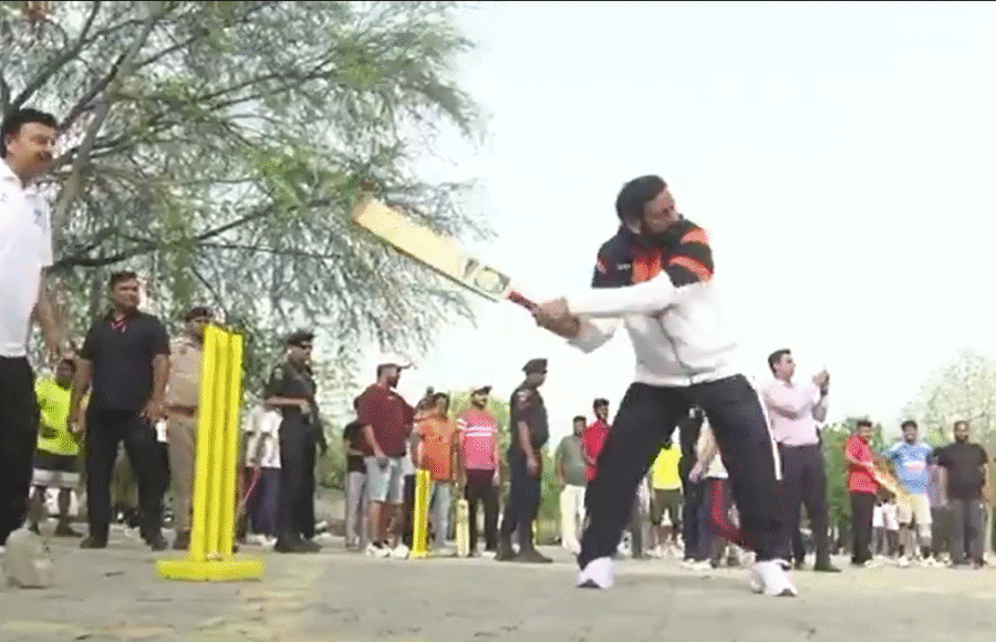 CM Nayab Singh Saini Stops Marathon to Play Cricket with Youth in Gurugram