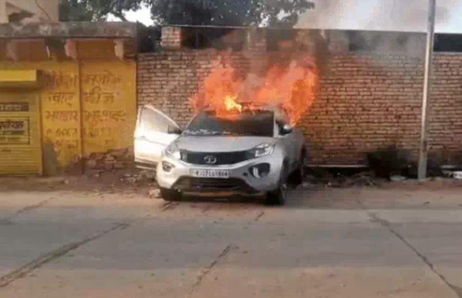 Doctor burnt alive in car