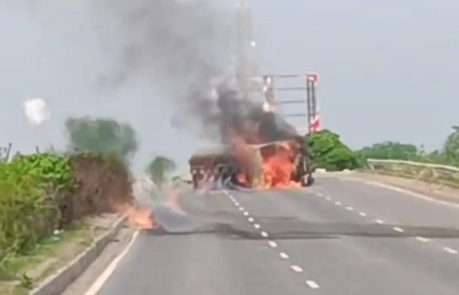 Burning methanol tanker on Jaipur-Ajmer highway
