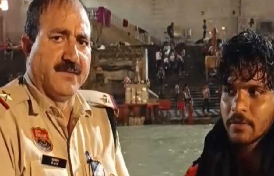 Gurugram Police Helps Kanwar Devotee After Accident